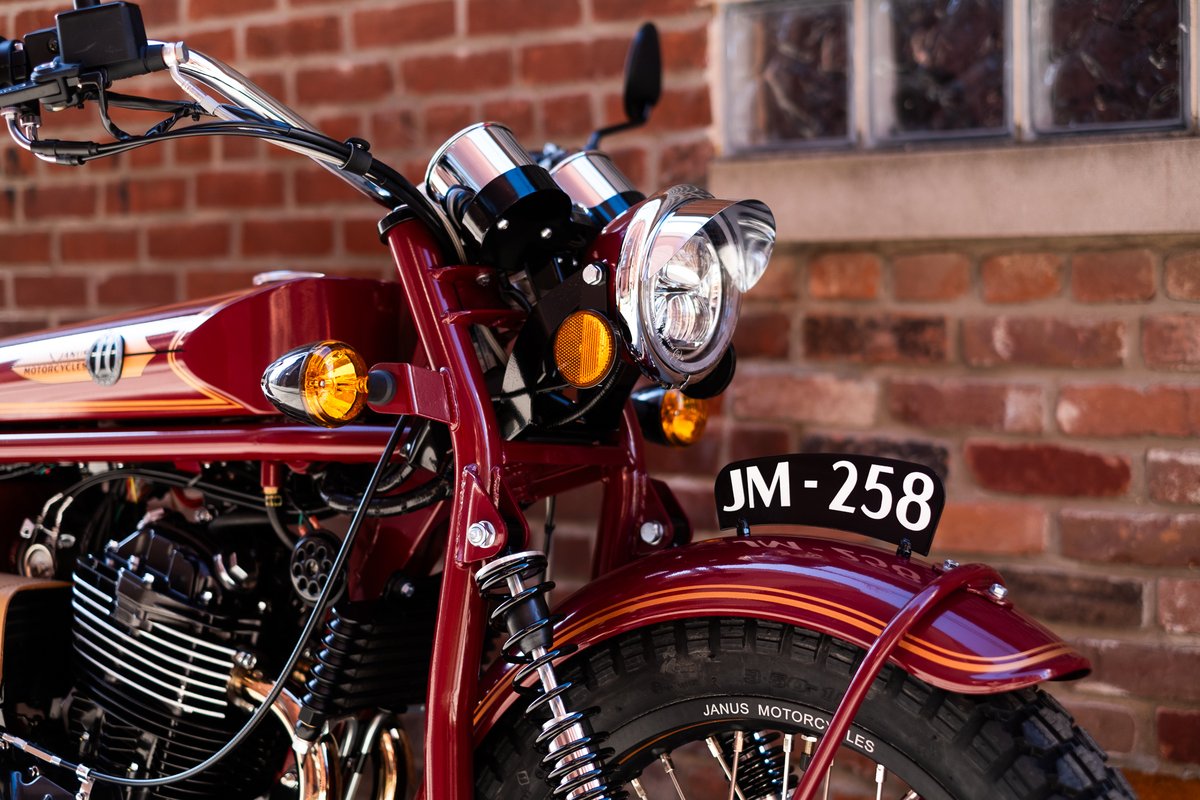 Some still images of the classic vintage red 450 we just wrapped up. This bike is stunningly beautiful. I am not a red guy. I want this bike.

I'm here to tell you that it's a positive human impulse to have and enjoy something beautiful for its own sake.

#beauty #motorcycling