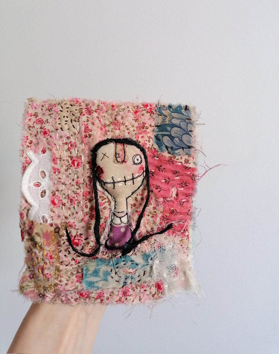 Small textile collage. Slow stitch on mostly pink fabric. It is the colour of Spring and I got inspired 🩷 Available now littlebirdofparadise.bigcartel.com/product/textil… #mhhsbd #CraftBizParty #shopindie