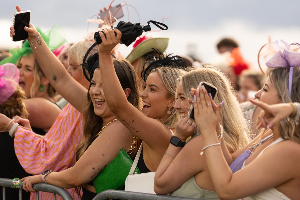 Who's ready to dance the night away? 🪩💃 Sing along to ABBA all night long at our Worcester Racecourse's 2024 Ladies Day! 💐 It's going to be a big one! 🍾 📆Saturday 1st June