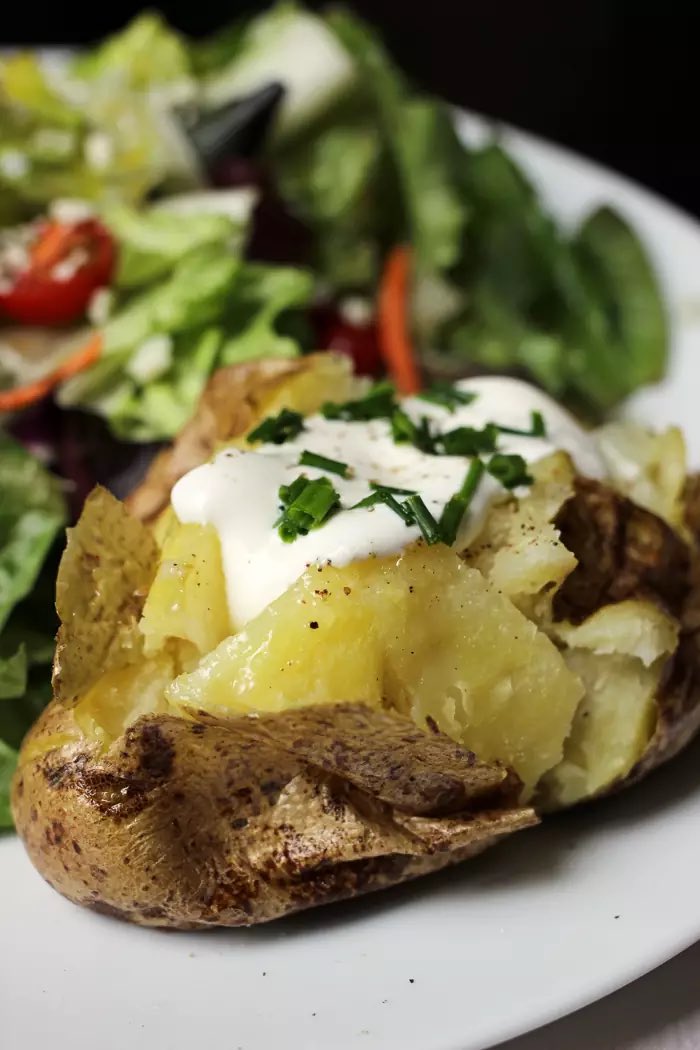 Crock Pot Baked Potatoes. Healthy, simply & delicious ~ C #LabourDay #LeafsForever #Wednesdayvibe #food #yum