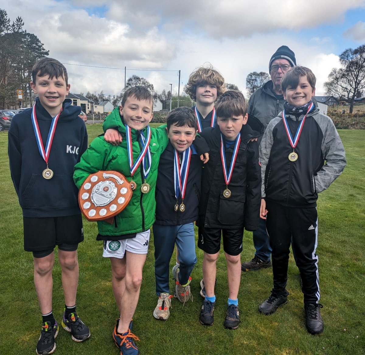 Young cross country runners go for gold 🏅 Last week’s East Sutherland School Sports Association annual cross country competition saw 84 pupils flying around the Bonar Bridge and Ardgay Golf Club course like eagles! 🦅🏃 @HighlandCouncil  More: hlh.scot/4bjwfSR