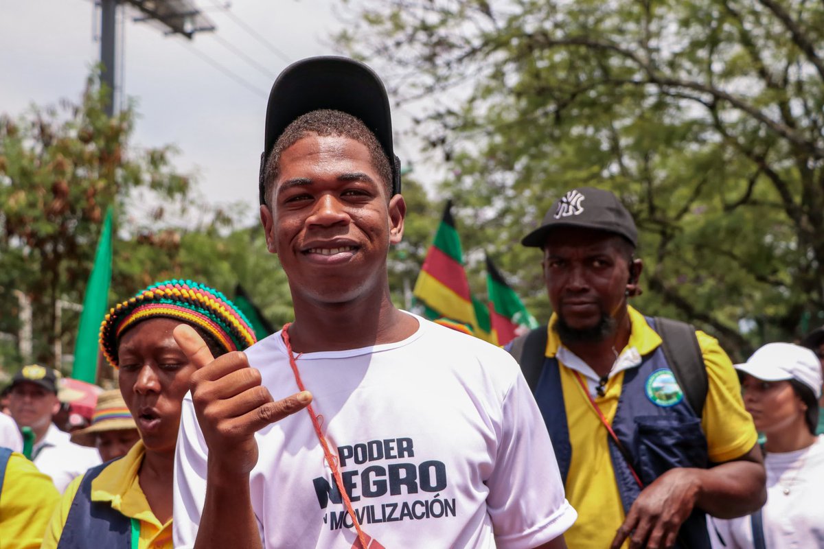 Estamos marchando desde Cali por la dignidad laboral y pensional de todas las personas de Colombia. 

¡Hasta que la dignidad se haga costumbre! 🇨🇴

#LeMarchoAlCambio 
<a href="/FranciaMarquezM/">Francia Márquez Mina</a>
