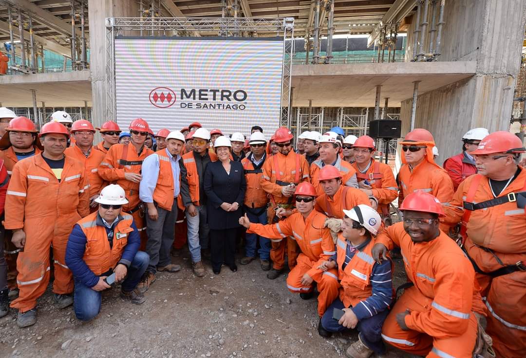 En este día un saludo a todos los trabajadores y trabajadoras, a seguir luchando por mejores condiciones labores y defender lo avanzando durante el gobierno de la presidenta Bachelet ❤️