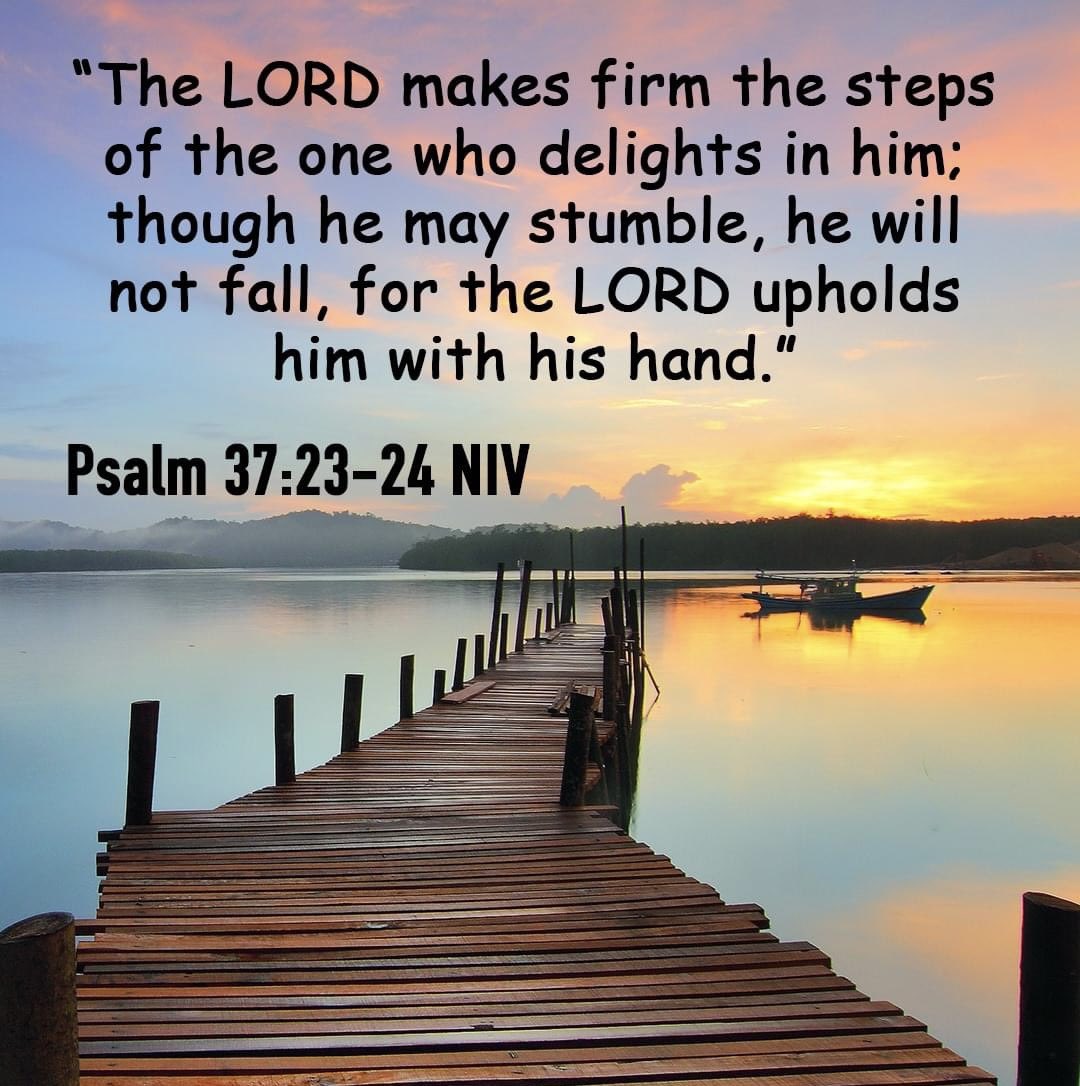 QB’s, trust in the Lord and he will set your path straight. “The Lord makes firm the steps of the one who delights in him; though he may stumble, he will not fall, for the Lord upholds him with his hand.” Psalm 37:23-24 #QB1 #FiveStarFaith #BibleVerse