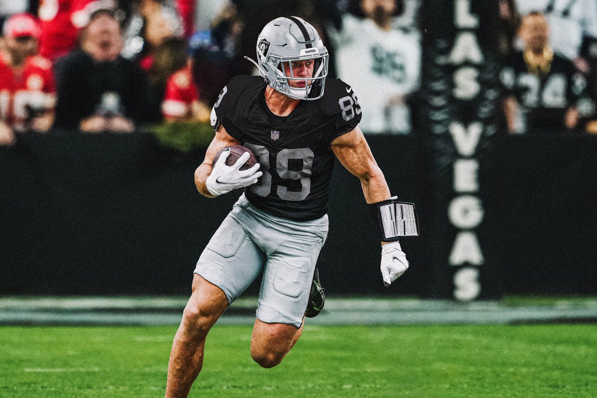 Brock in the silver and black 👀

@brockbowers17 ➡️ @Raiders 

#GoDawgs | #DawgsInTheNFL