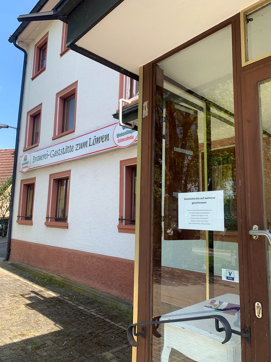 bartlebeer's tweet photo. Abhilfe in Bräunlingen, - allerdings nicht in der wiederum unbewirteten Brauereigaststätte, sondern gleich am Törle („eben noch Öster-, jetzt Deutsches Reich“), ein moderat gekonnt gezapftes Löwen-Pils. Keller-Pils? „Zu schwierig, muss man ständig das Fass wenden mit der Hefe.“ https://t.co/VkLm0hpaQ5