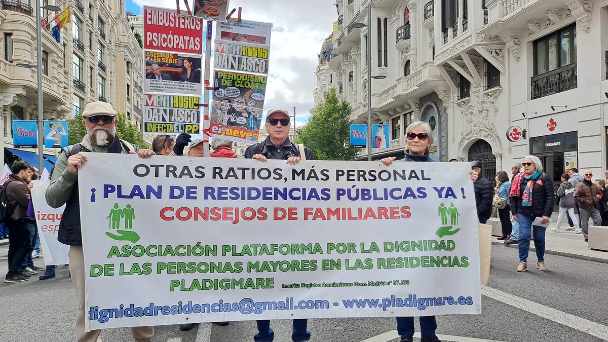 Hoy accompañando a CC. OO. y UGT en la manifestación del 1° de Mayo. La, mmejora de las condiciones laborales kncide también en mejores cuidados en las residencias @CCOOMadrid @UGTMadrid