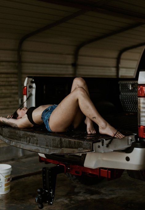 Watch Megan's leaked NSFW photo on TwXstars