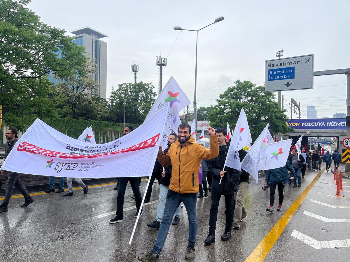 sykpankara's tweet photo. Ankara’da yağmura rağmen meydanlardaydık. Yaşasın 1 Mayıs! Biji Yek Gulan ! https://t.co/UwfgJHflxs