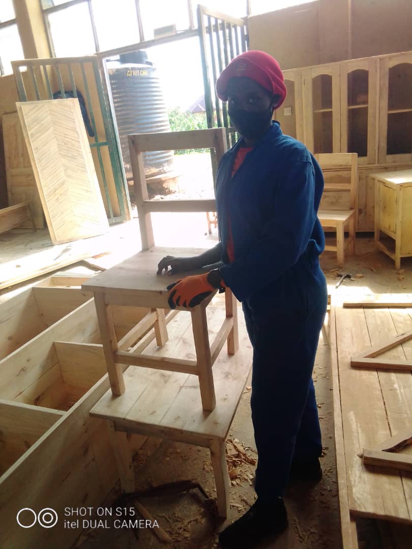 Fr_Ramon_K_TVET's tweet photo. 1/3 Umunsi muhire w'umurimo ku banyeshuri bacu bo muri #L4 #WoodTechnology, #BuildingConstruction, #MultimediaProduction na #ComputerSystemAndArchitecture bari hirya no hino mu Imenyerezamwuga #IAP, ndetse no ku #barezi babo babigisha kandi bakomeje kubasura aho bakorera. https://t.co/nW8TPBKDRg