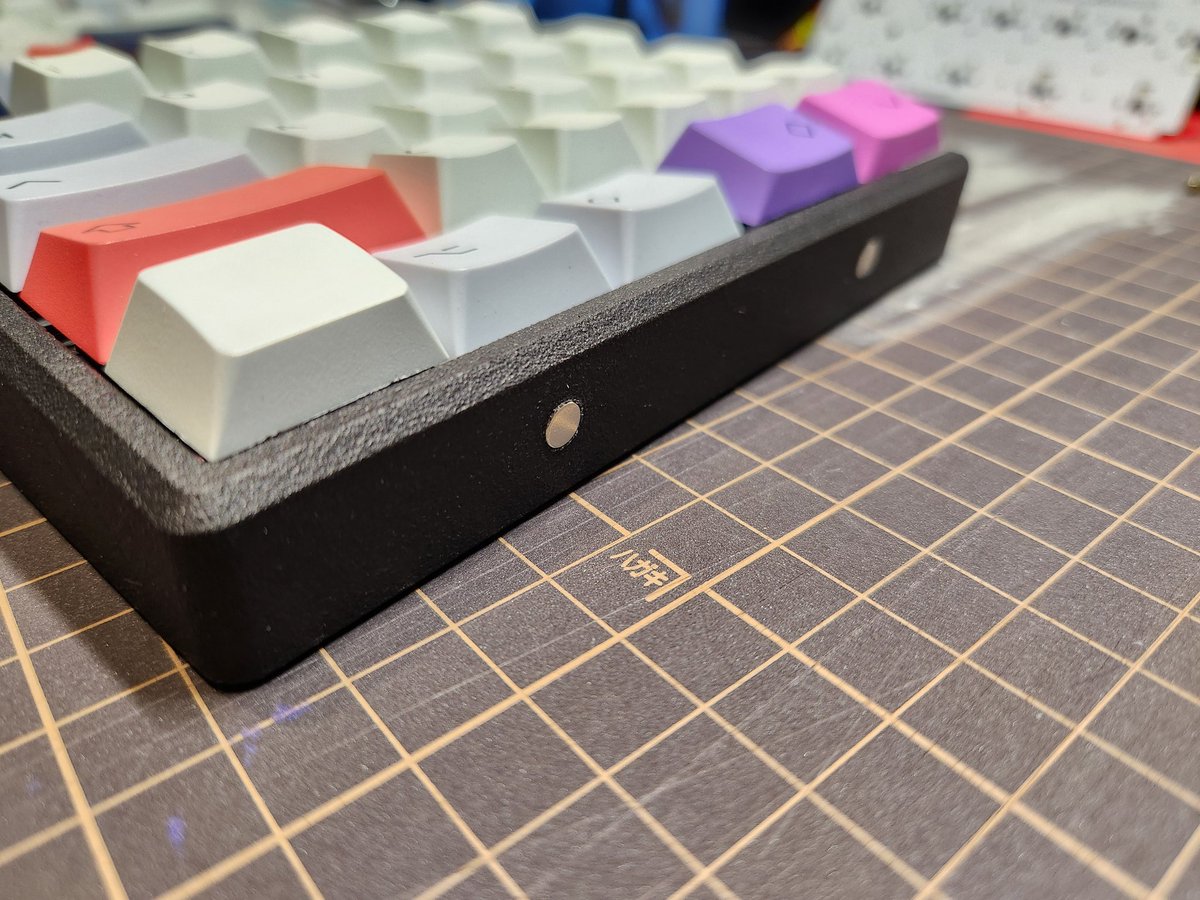 Mil_Keyboard's tweet image. PA12-HP Nylonの高級Guide68にマグネットの埋め込みが完了！
#Guide68 #pbtfans #sparklight