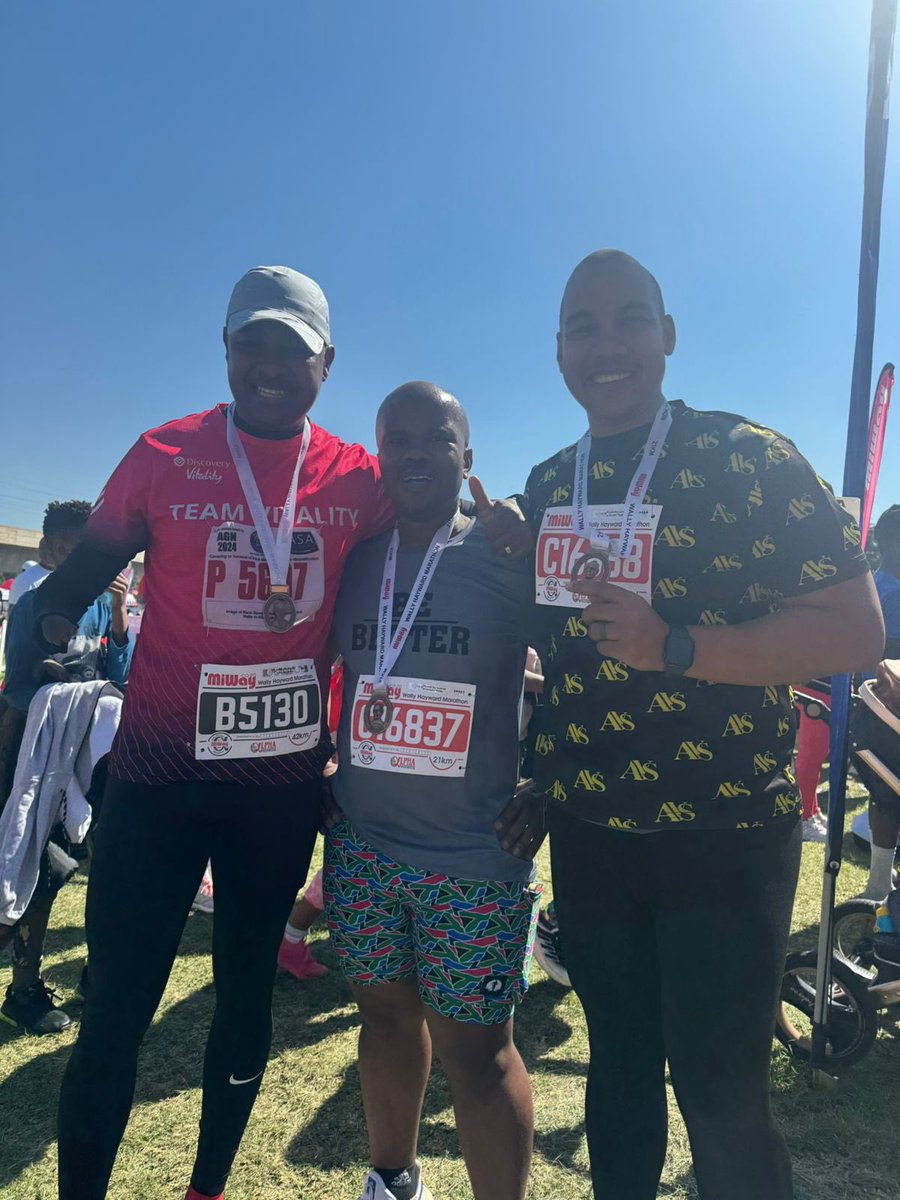 RACE DAY 📸 DUMP 🏃🏾‍♂️😅

Well done #TeamAvs coming out in the early hours and run🏃🏾‍♂️.

Super proud of you guys from 21km & 
42 km⭐️⭐️

MOVE MORE 🏃🏾‍♂️😅

BE BETTER

#RUNWITHAVS #AVSONTHE21  #AVSFITNESS #RUNPTA #RUN #Raceday #1May #MAYDAY #MiwayWally #Runfree #HalfMarathon #MIWALLY24