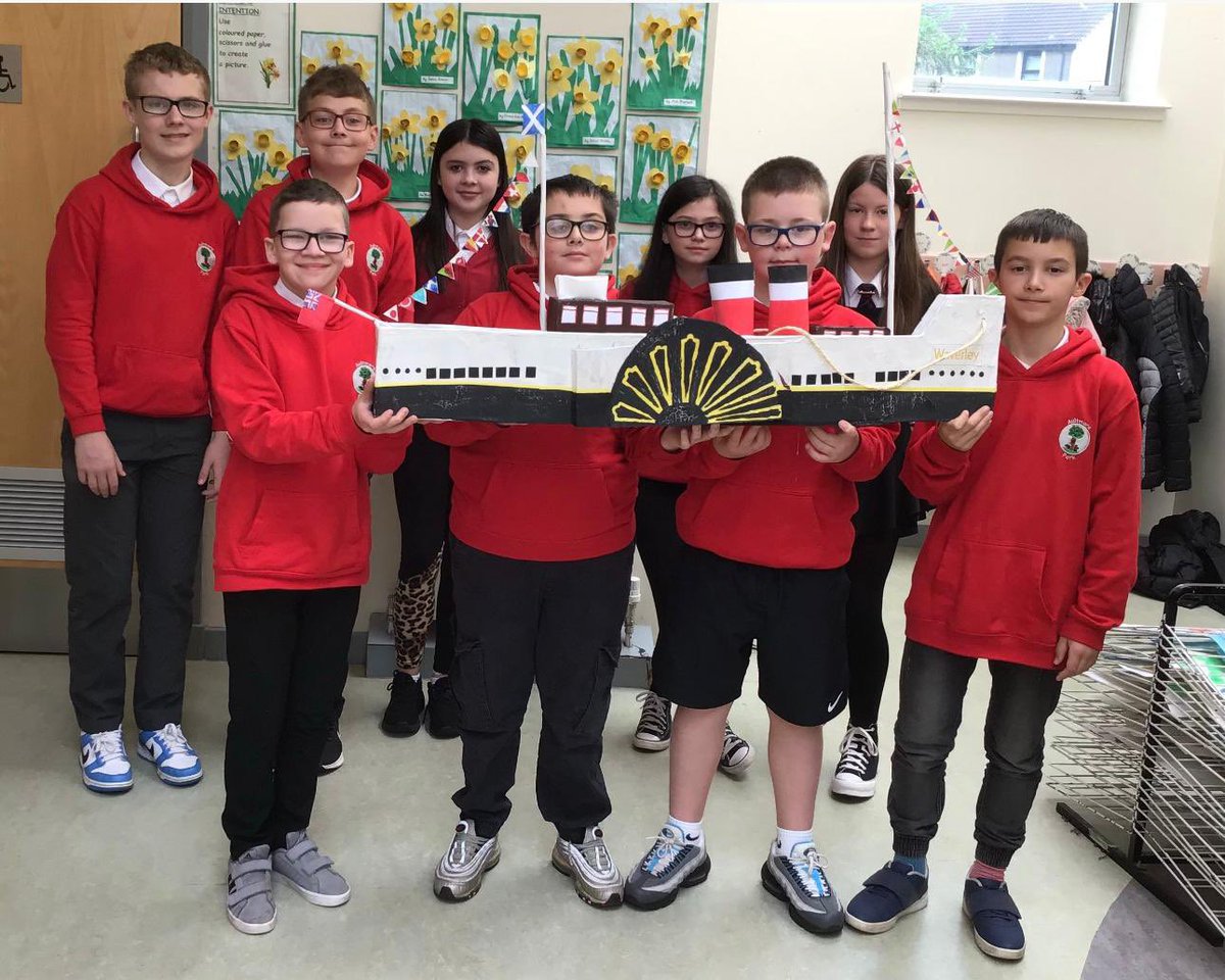 P7a’s model of the Waverley Paddle Steamer is now complete. They all worked so hard and are very proud of the result! 🚢
