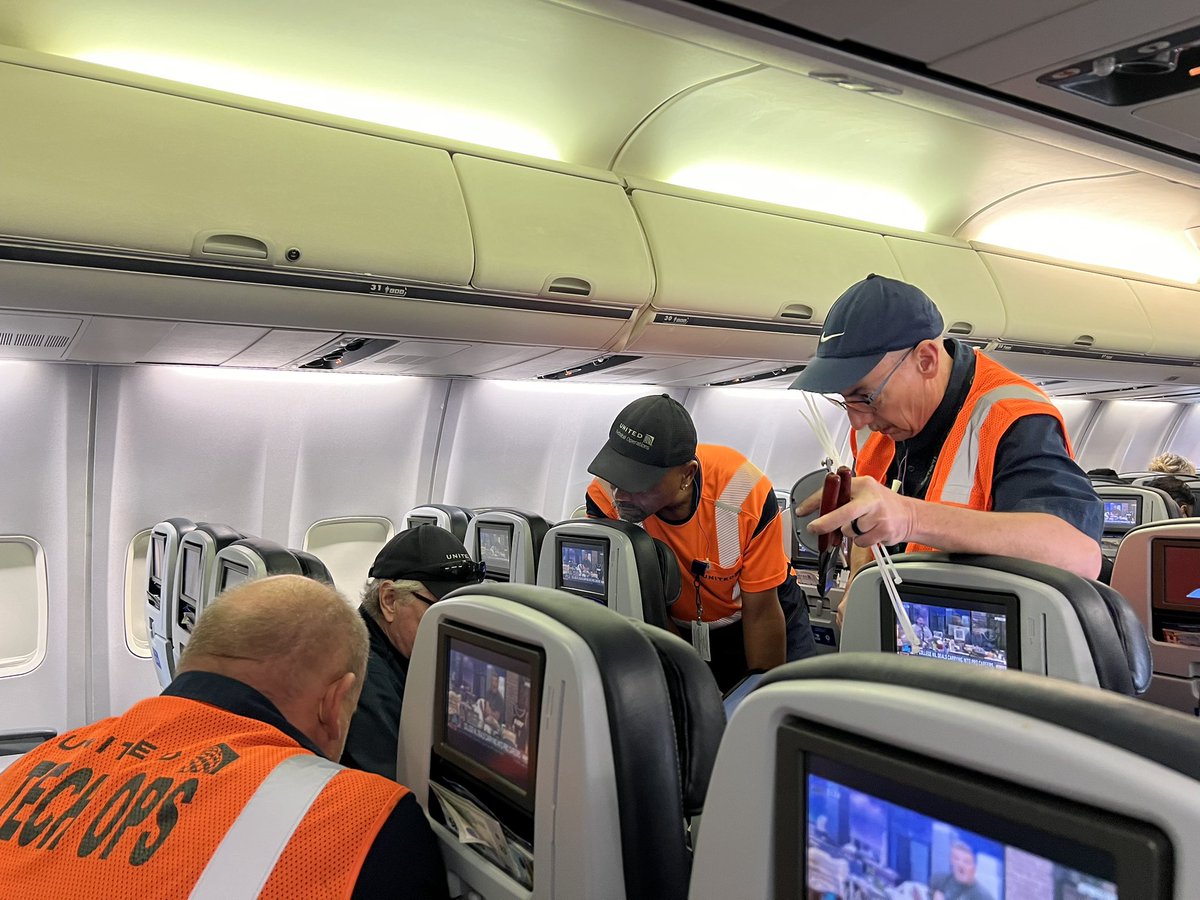 EmerickDave's tweet photo. At least a 2.5 hour delay. Original plane replaced due to mechanical issues. We were sent another “broken plane”. They have spent nearly and hour for a broken bulb. Get it together @UnitedAirlines_ this is ridiculous!  UA 2071 IAH to TUS https://t.co/eYXGzyzHwe