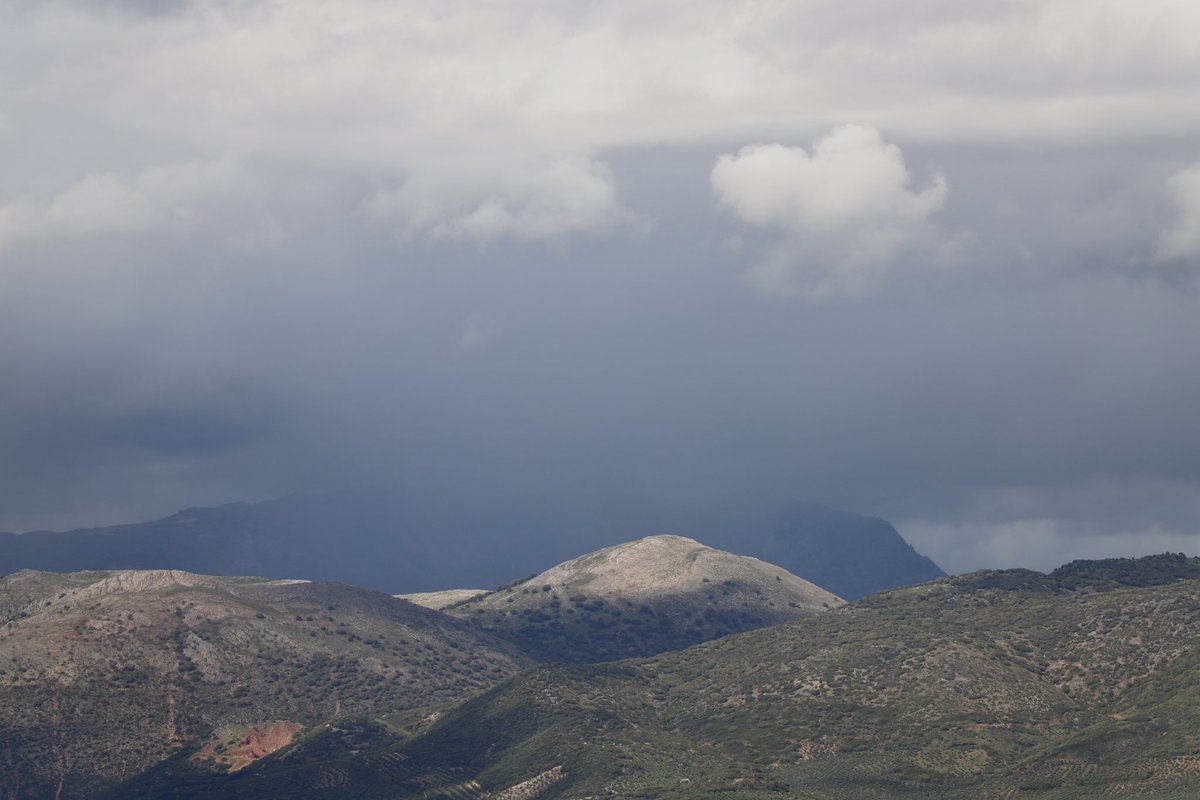 Sierra de #LaPandera 1.872 m #Jaen entre #chubascos de #lluvia y #granizo #meteo