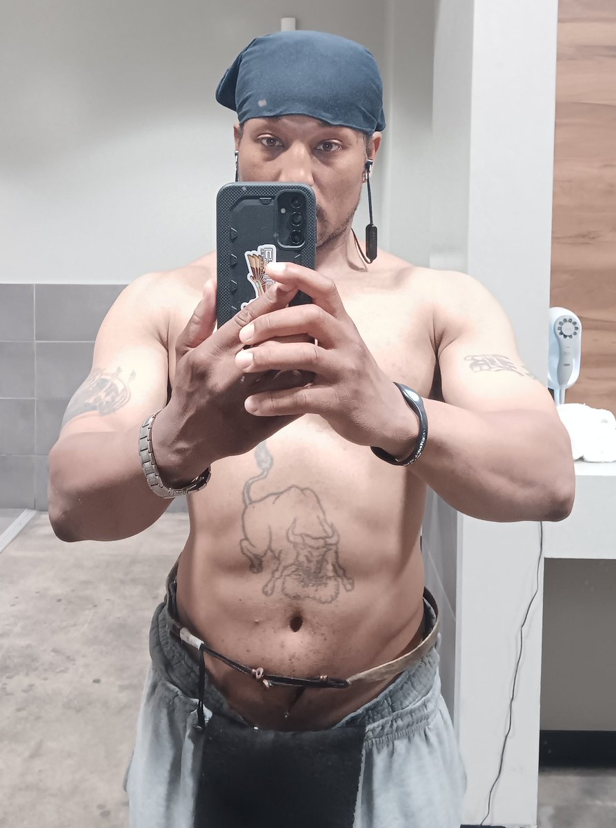 Keyelcreative's tweet image. The real flex 💯  is when I'm practicing my "real flex" to check my progress...😏

I'm only joking...😂

The real flex  💯  is when I work out in the gym with MAXIMUM intensity when I'd rather not train...🏋️‍♂️
"⭐️🔑"...🦸‍♂️