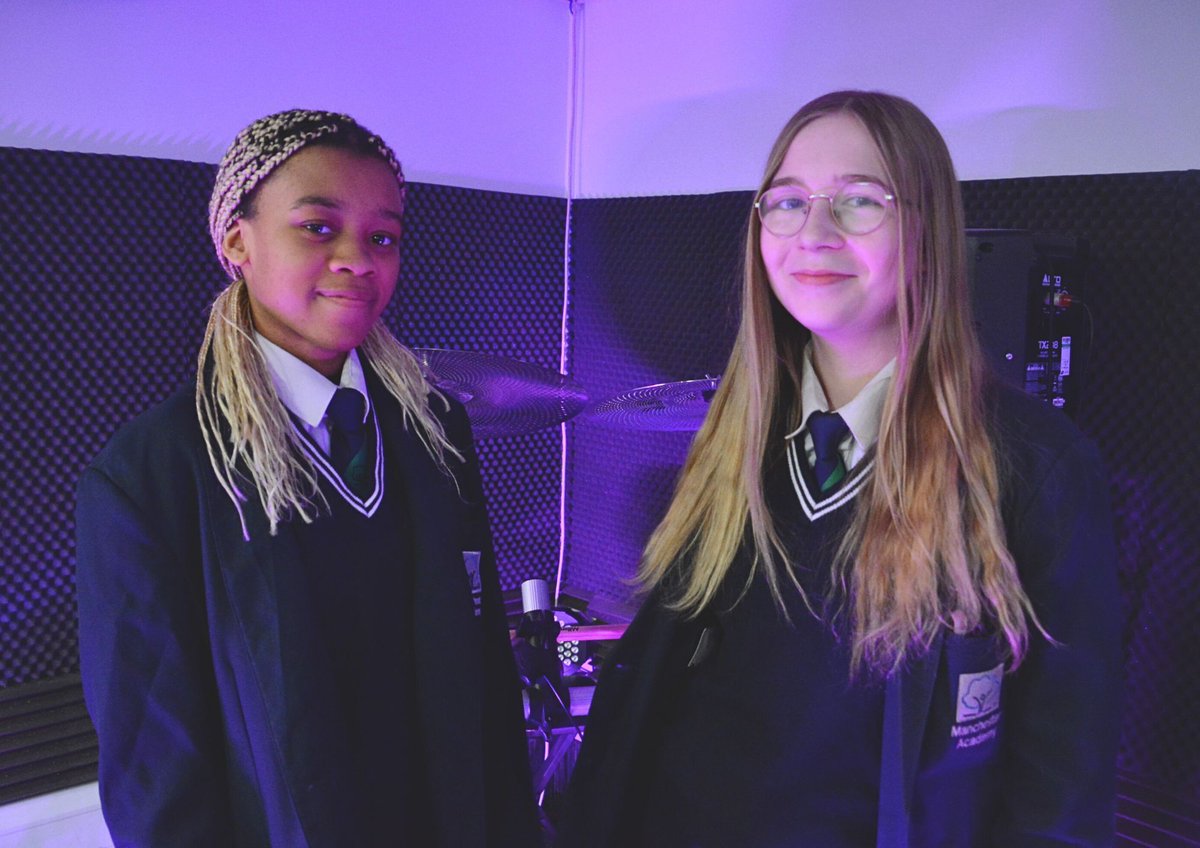 Three students won a place on the guest list for legendary funk and soul band @AverageWhiteBnd 🎶

This was a great opportunity to experience original 70s musicians 🎤

Our winners had a brilliant time ⭐ with one students attending their first concert 🎉 
#MakeManchesterMagic