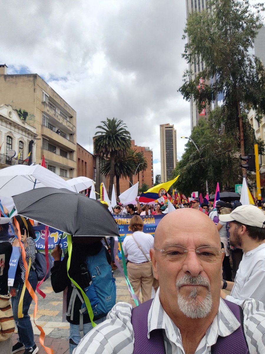 Desde las calles defendiendo las reformas. #LeMarchoAlCambio