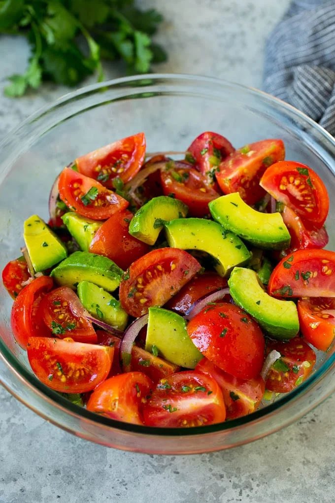 Tomato Avocado Salad! dinneratthezoo.com/tomato-avocado…