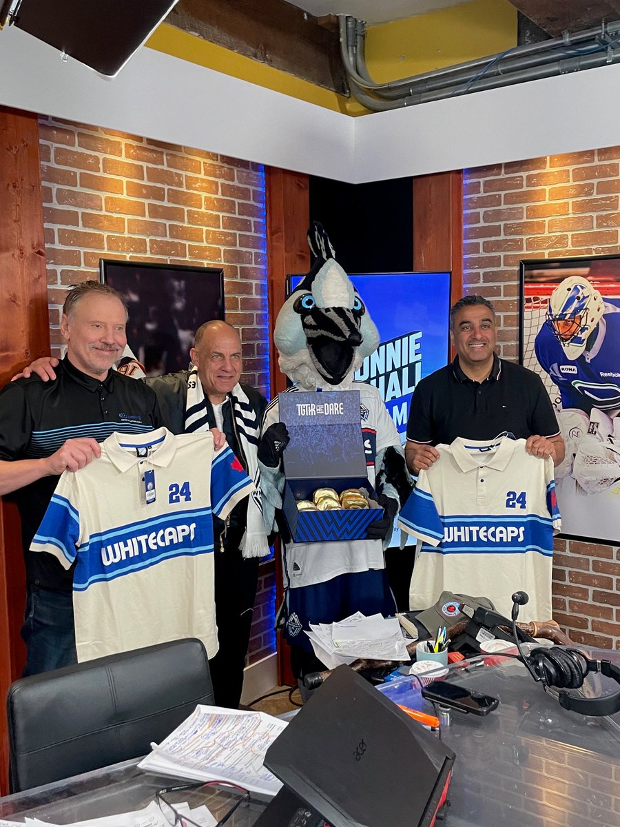 Thanks to @CarlTwoOne, @WhitecapsFC and Spike for dropping off some goodies for us this morning!

The 50th Anniversary celebration match is this Saturday and they have a ton of events happening!

More info..
whitecapsfc.com/news/largest-c…