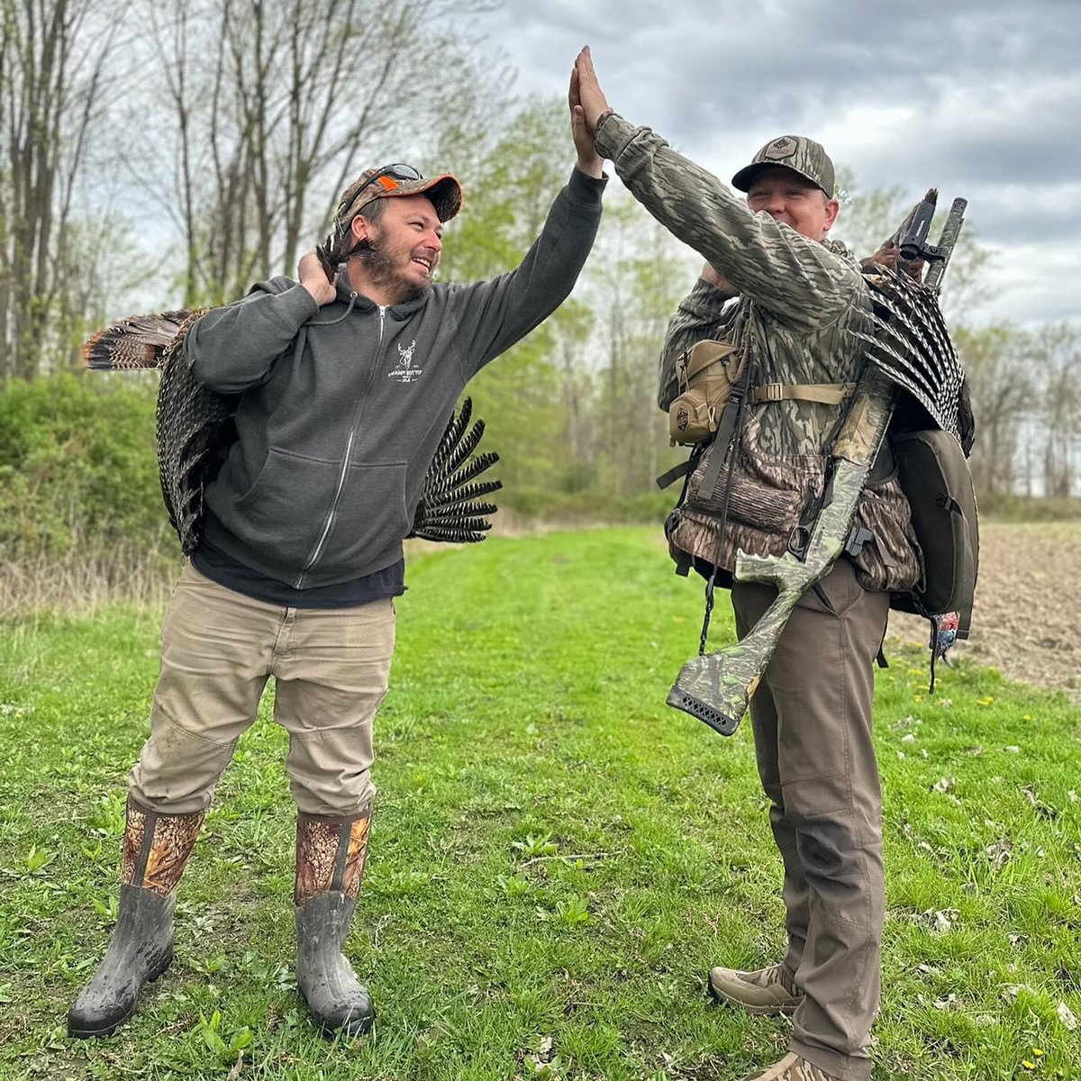 Another blessed morning in the great outdoors. Me and Craig doubled up here in michigan. I can’t thank Craig and Michelle enough for letting me come every year and hunt their amazing property. Good times with great friends. #michiganhunting #turkeyhunting #woodhavencustomcalls