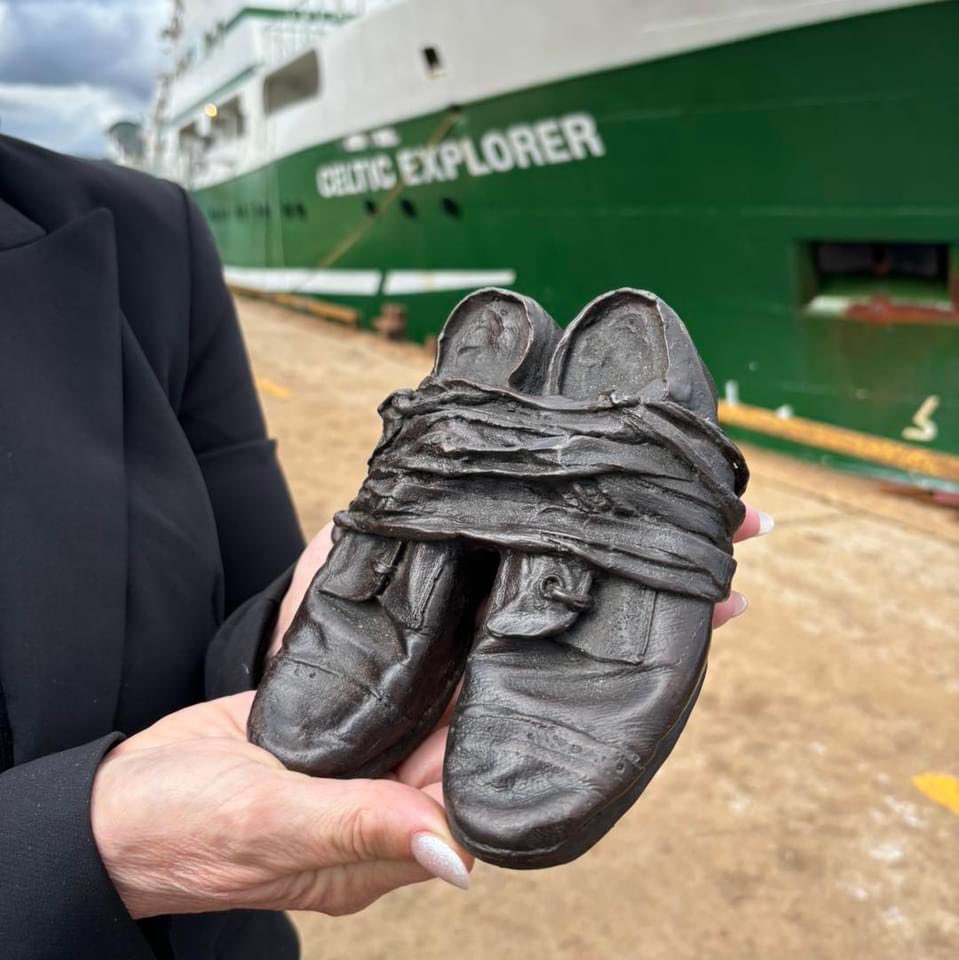 Tune in, @rtenews Six One this evening, as they feature today’s launch of Voyage of Bronze Shoes on board, Marine Institute’s RV Celtic Explorer. Marking beginning of the shoes journey, extending National Famine Way internationally to Canada. #GlobalIrishFamineWay #FamineWay