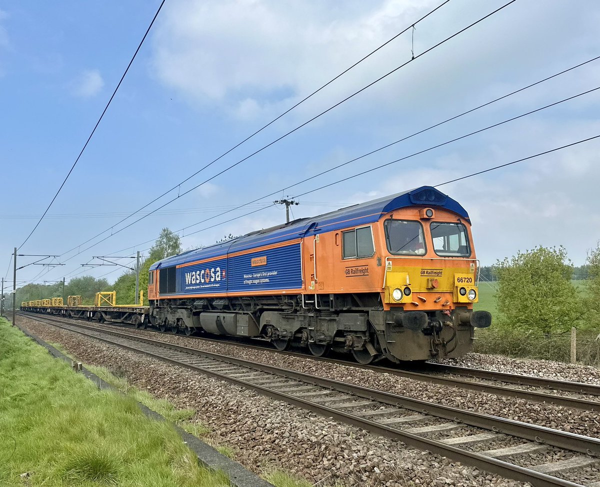 66720 at Crofton on todays 6G79 Healey Mills - Doncaster #class66