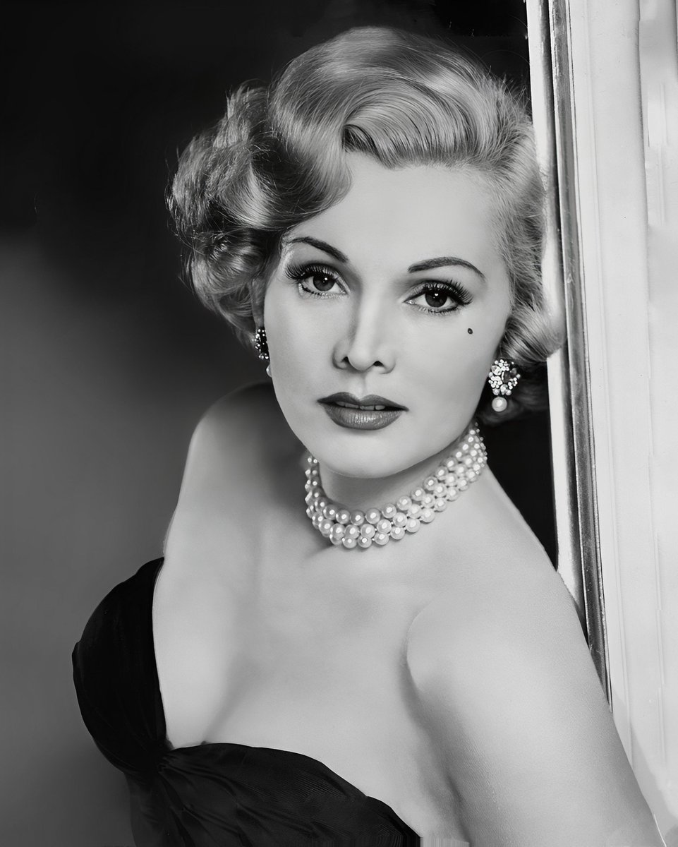 Zsa Zsa Gábor
#ZsaZsaGabor
#tiktok #Actresses #Glamour
#OldHollywood #Vintage #tbt