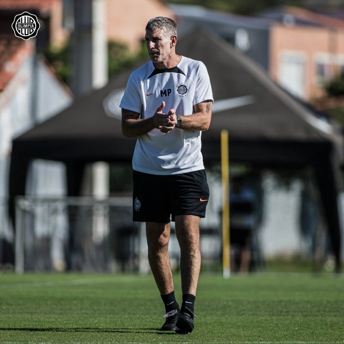 El plantel entrenó esta mañana pensando en su próximo partido.

📸 Postales.

#SoyDelOlimpia ⚪️⚫️⚪️