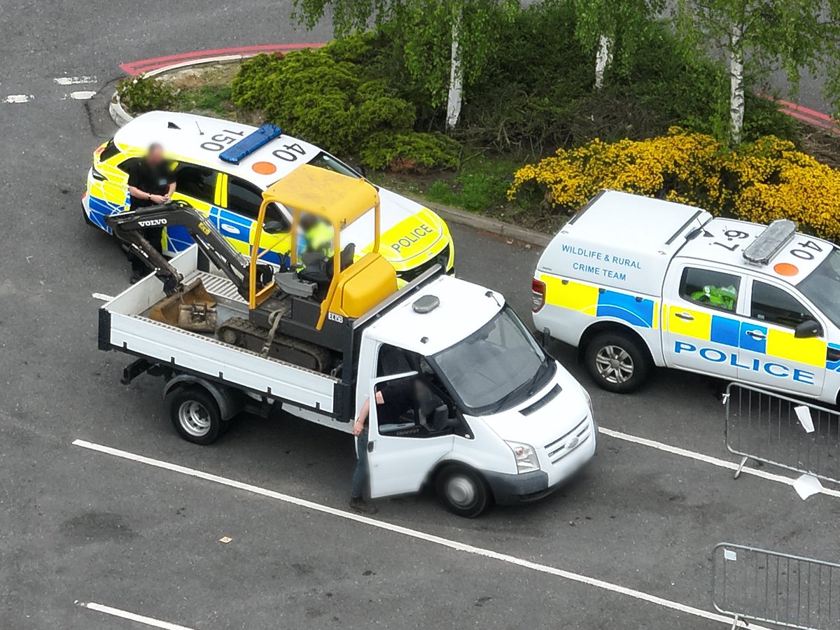 Another productive day with @bedspolicerural, @HertsPolice, @DVSAEnforcement, @DVLAgovuk, @HMRCgovuk & @EnvAgencyAnglia on the Beds / Cambs / Herts border near Baldock for our #OpChambers 💪🏽

Disrupting those that commit #ruralcrime, we stopped over 90 vehicles & drivers 🚔 

✅…