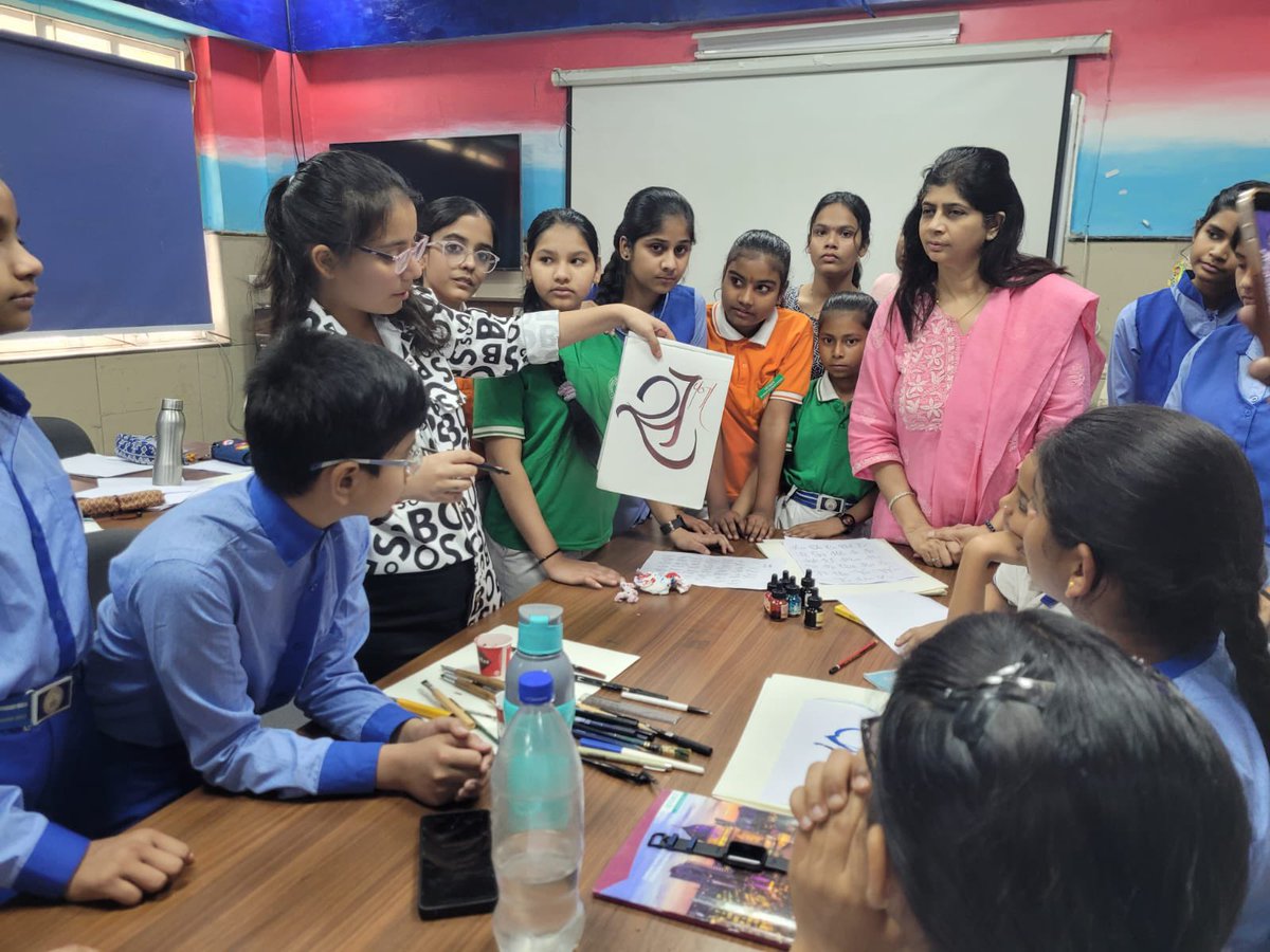 #Volunteer #Vidyanjali NEHIL SHARMA ( our ex student ) pursuing Grad in Fine Arts DSEU provided session on CALLIGRAPHY for 30 students of class 6-12 @SvRohini #northwestb HoS @awadhesh289 VP @bharti_kalra V.I @devikadrall DURCC: Pardeep Kumar @drmanishadiet @BaliRam14150546