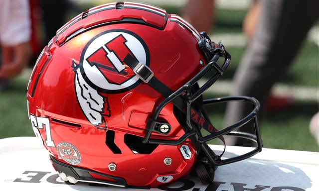 Beyond blessed to receive an offer from @Utah_Football @UteReef33 @CoachBChavez @CoachOBrantley @coach_renfro @Walkemdownceo @SerigneT97 @DonnieBaggs_