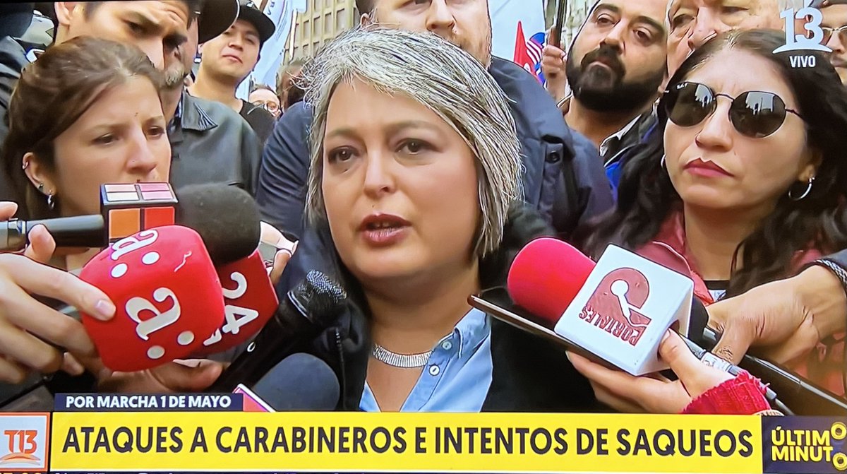 🔴 Jeannette Jara nos dice que la marcha de la CUT del 1 de mayo es “pacifica y familiar” y “repudia” los actos de violencia. A) Se esta haciendo la wna, hipócrita. B) Creo que está siendo sincera. #CUT #DiaDelTrabajador #DiaDelTrabajo