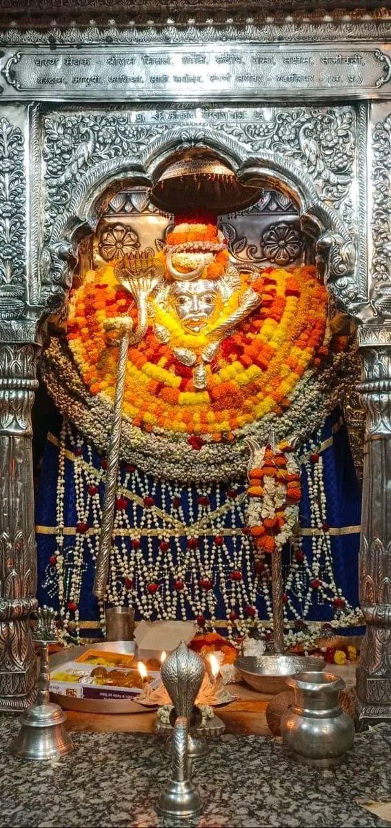 श्री काशी के कोतवाल बाबा काल भैरव मंदिर के मंगला आरती दिव्य श्रृंगार दर्शन 01.05.2024