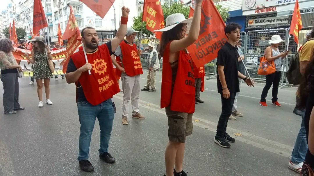 1 Mayıs İşçilerin birlik ,mücadele ve dayanışma gününde, ekmek adalet, barış ve özgürlük için alanlardaydık. @emekpartisi #1MAYIS