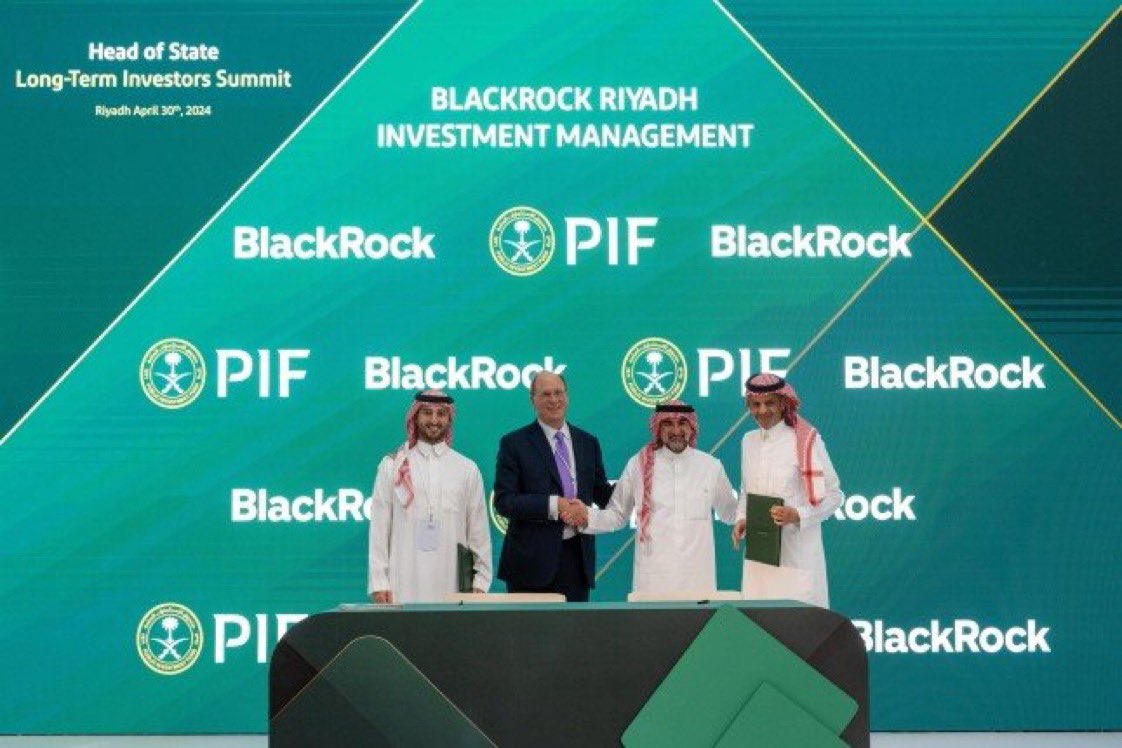 'بلاك روك' توقّع اتفاقية مع #صندوق_الاستثمارات_العامة السعودي لتأسيس منصة إدارة استثمارات متعددة الأصول في العاصمة الرياض تعزز من تطور أسواق المال المحلية.
