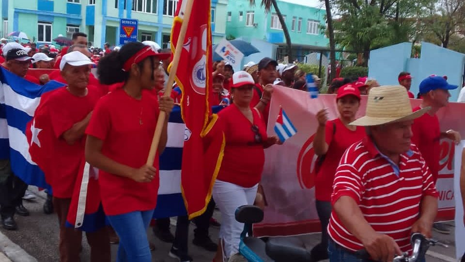 Este #1Mayo 🇨🇺 #DiaDelTrabajador solo me resta decir: ¡Que clase de pueblo tenemos! ¡Que orgullosa me siento de ser cubana!❤️❤️❤️