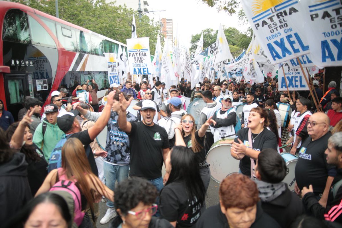 ☀️🇦🇷 LA PATRIA NO SE VENDE '¡Únanse, sean hoy más hermanos que nunca!' Juan Perón Leales al mandato del General, marchamos junto al movimiento obrero organizado, en defensa de la Patria. #DíaDelTrabajadorYLaTrabajadora