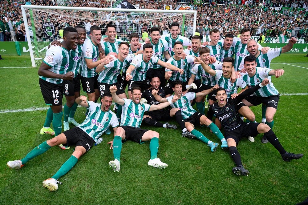 💭 Tal día como hoy, hace dos años, conseguimos el ascenso a Segunda División (@LaLiga2). ¿Quiénes de los por aquí presentes lo celebrasteis con nosotros? 🔥💚