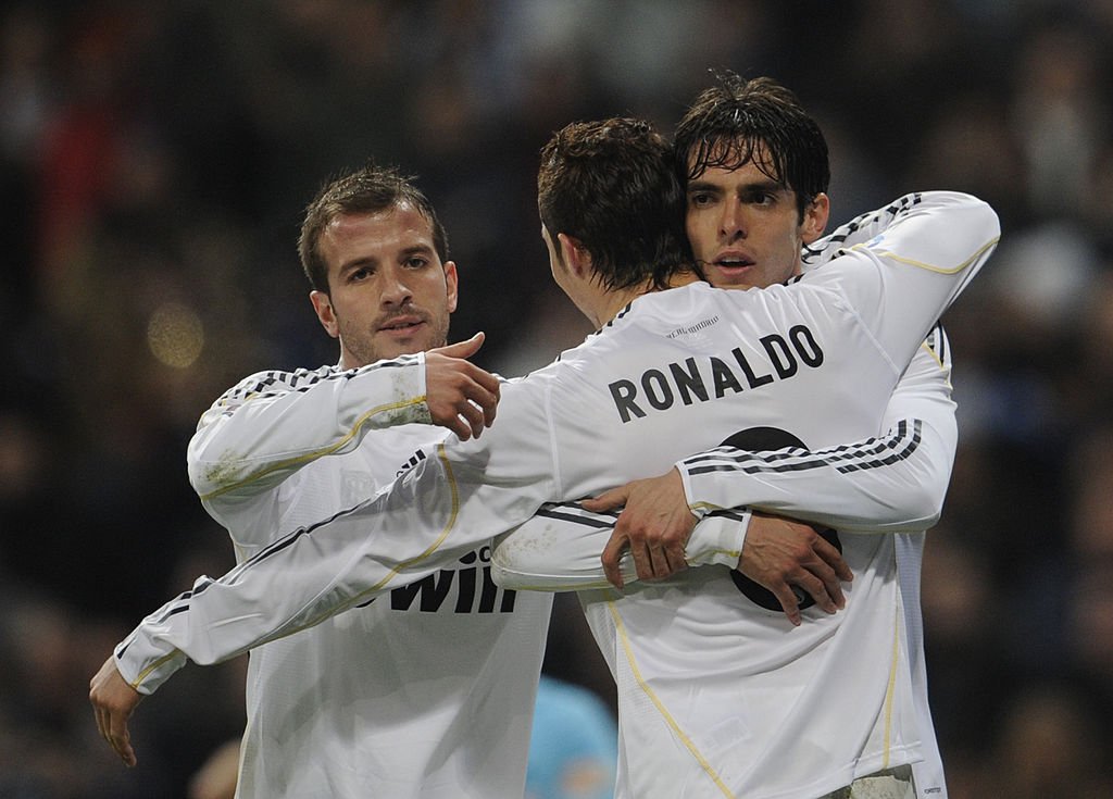 🎙️ Rafael van der Vaart: “One day after training, Ronaldo took 20 balls and started taking free-kicks, but none went in. I took one and scored and told him ‘that’s how I do it.’ On game day, we won a free-kick and Ronaldo banged it top corner and said that’s how I do it.”