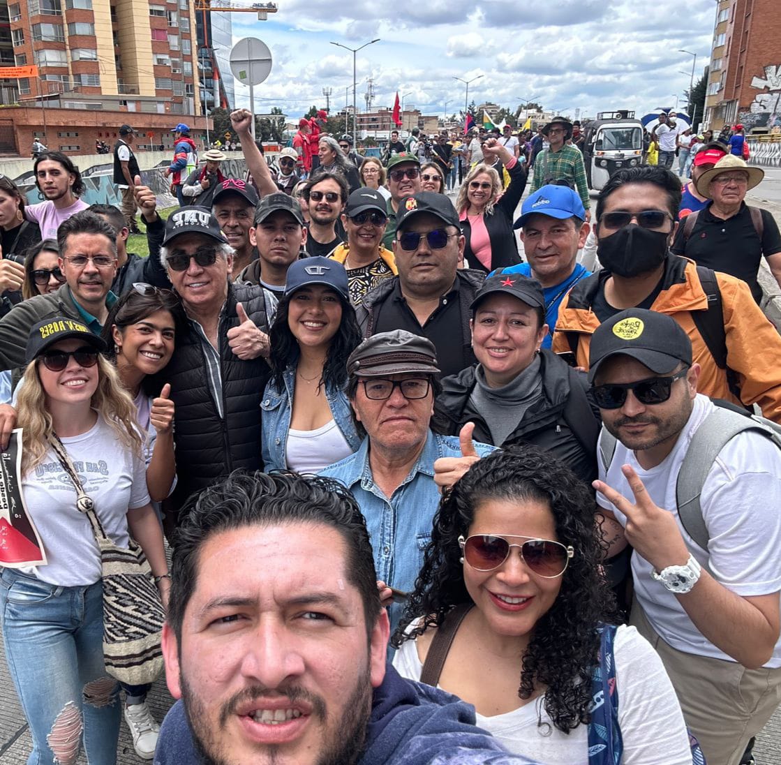 Trabajadores de la @UNPColombia en la marcha del 1 de mayo acompañando las reformas sociales del gobierno del cambio
#LeMarchoAlCambio 
@petrogustavo 
@MinInterior 
@infopresidencia