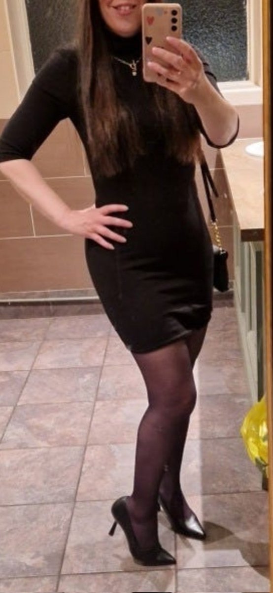 That's it honey show us your tights 😍lovely selfie in little black dress and black tights. Ready to pluck ! Thanks for sharing 👍