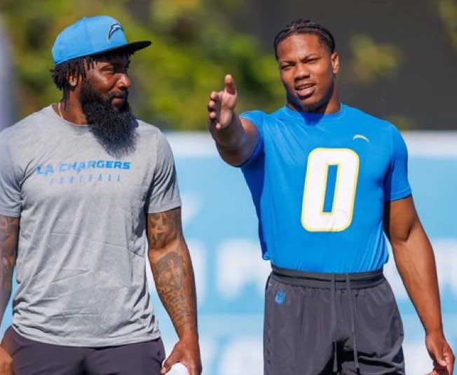 First look at former #49ers ALL PRO LB Navarro Bowman (@NBowman53) coaching up the #Chargers LBs.

Bowman accepted a job as LB’s coach on Jim Harbaugh’s staff and I find this so amazing. 
H/T: @Chargerswin2024 #NFL