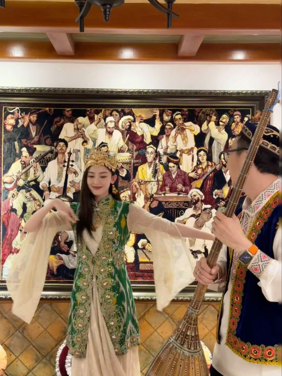 Uyghur actress Gulnazha /Gulnazar Baxtiar goes back to her hometown for researching her roots.