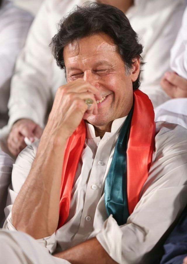 Our prince leader Imran Khan has been arrested, raise your voice for your leader. #مفاہمت_نہیں_مزاحمت_کرو @TeamiPians