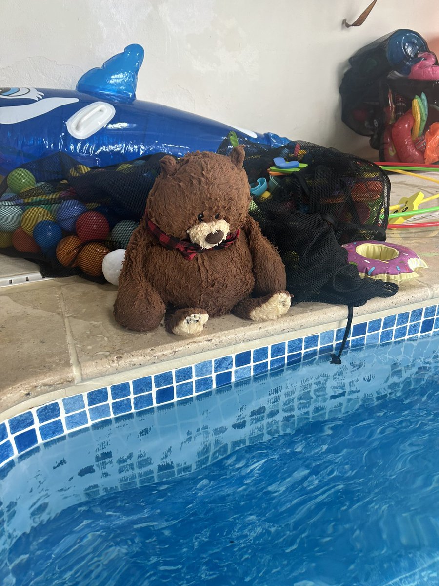 shaz1childrenme's tweet photo. Innovation!
Water confidence ✅
Making friends ✅
Bible story✅
Cake ✅
The joy of visiting groups!#CofEinDevon #AquaBearsandPrayers https://t.co/X8NsYUDedw