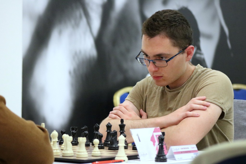 सर्दिनिया वर्ल्ड चैस फेस्टिवल : पारखोव की लगातार पाँचवीं जीत #SardiniaWorldChess @unichess_italy @FIDE_chess @ChessbaseIndia @ChessbaseHindi #HindiReport इटली के सर्दिनिया में चल रहे 'सर्दिनिया वर्ल्ड चैस फेस्टिवल ' नें अपने दूसरे पड़ाव में प्रवेश कर लिया है । अब तक खेले गए पाँच…