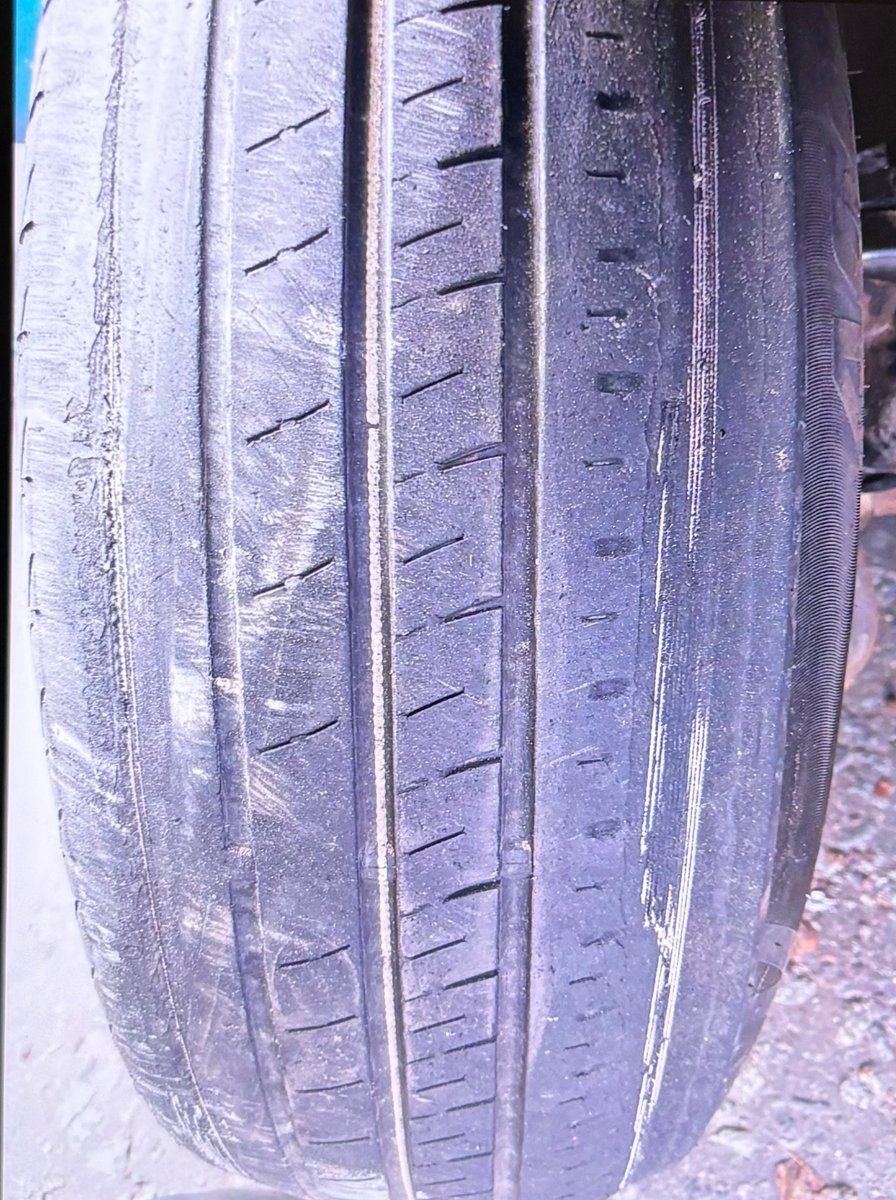 #LivingstonRP attended a collision on the B7008 near Harburn. Thankfully no serious injuries, however upon closer inspection one of the tyres of the vehicle involved had cord/ply exposed. Reported to @COPFS for careless driving and a tyre offence. #WhenDidYouLastCheckYourTyres
