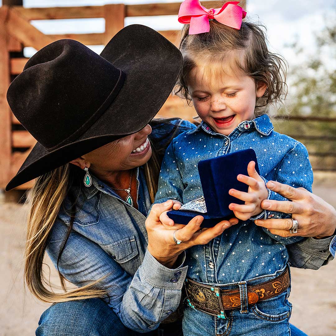 Find the perfect gift for mom! Today and tomorrow only up to 30% off the Montana Silversmiths website. #MontanaSilersmiths #GiftsForMom #MothersDay