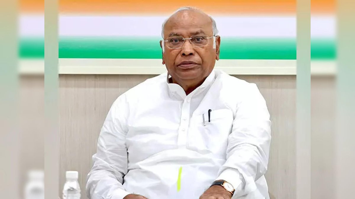 BIG NEWS 🚨 Home Minister Amit Shah said Kharge will eventually be blamed for defeat by Gandhi family. ⚡⚡ 'BJP has already crossed 100 seats in 2 phases' “Karnataka Govt let Prajwal Revanna escape & did not take any action against him until the election of Vokkaliga belt (1st…